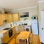 The Slipway Apartment *