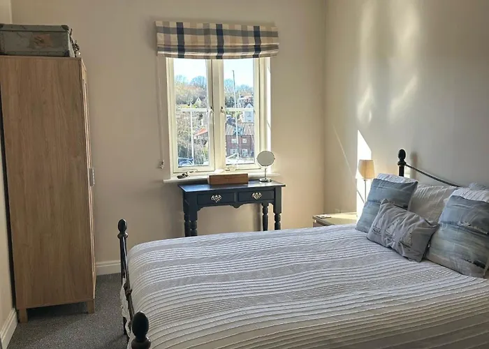 The Slipway * וויטבי